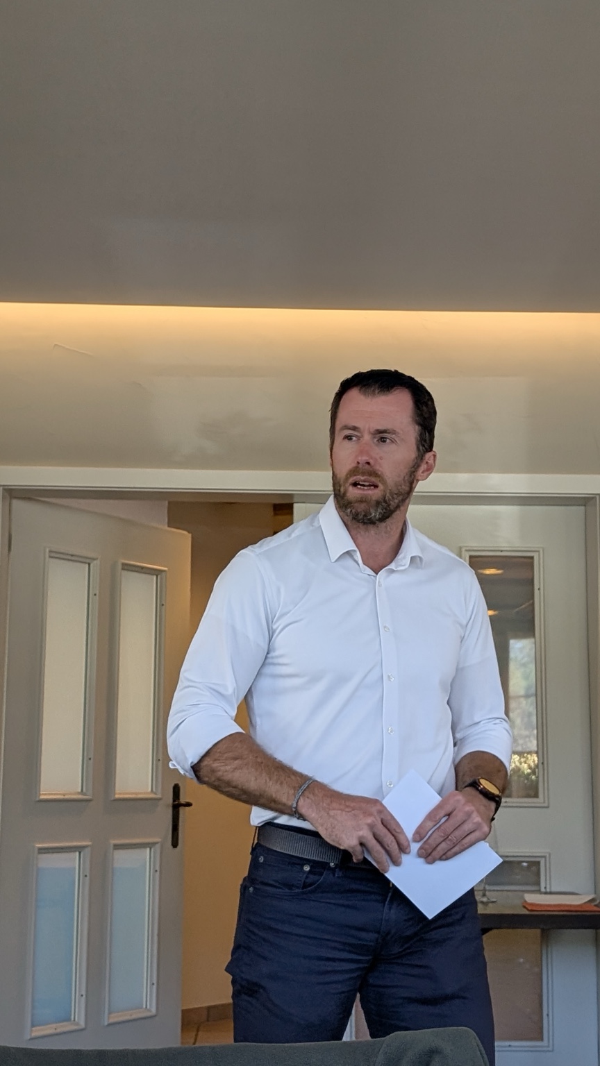 Alex Chatelain während seines Vortrags bei Medicall AG.